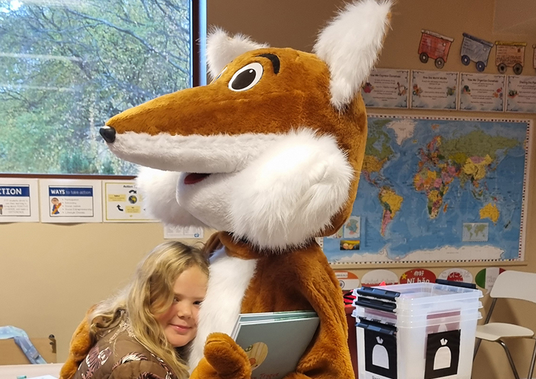 Reven Trygve får en klem