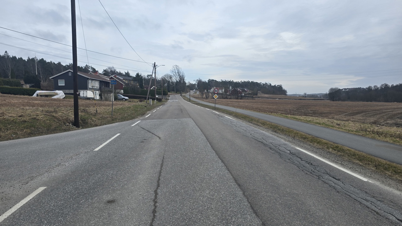 Veumveien fra krysset med Brønnerødveien