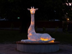 Hvit Giraff med lys i mørket