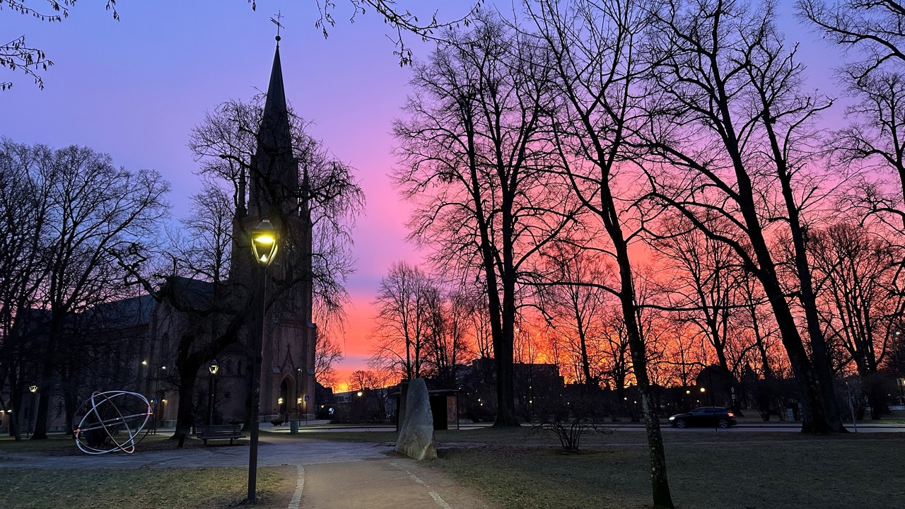 Lørdag 28. mars er det Earth Hour med yoga og levende musikk i domkirken.