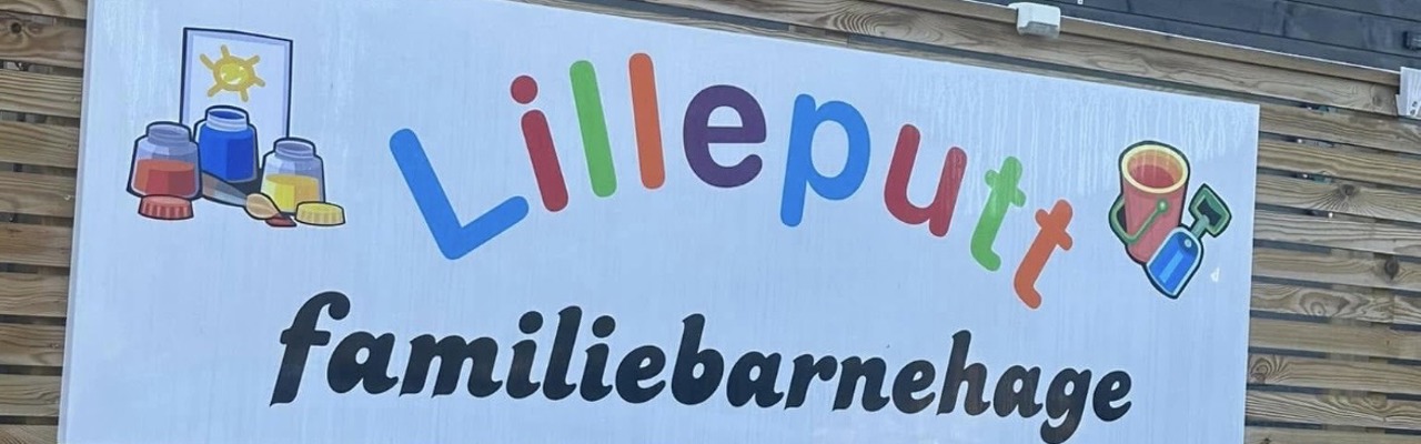Skilt som viser lilleputt familiebarnehage