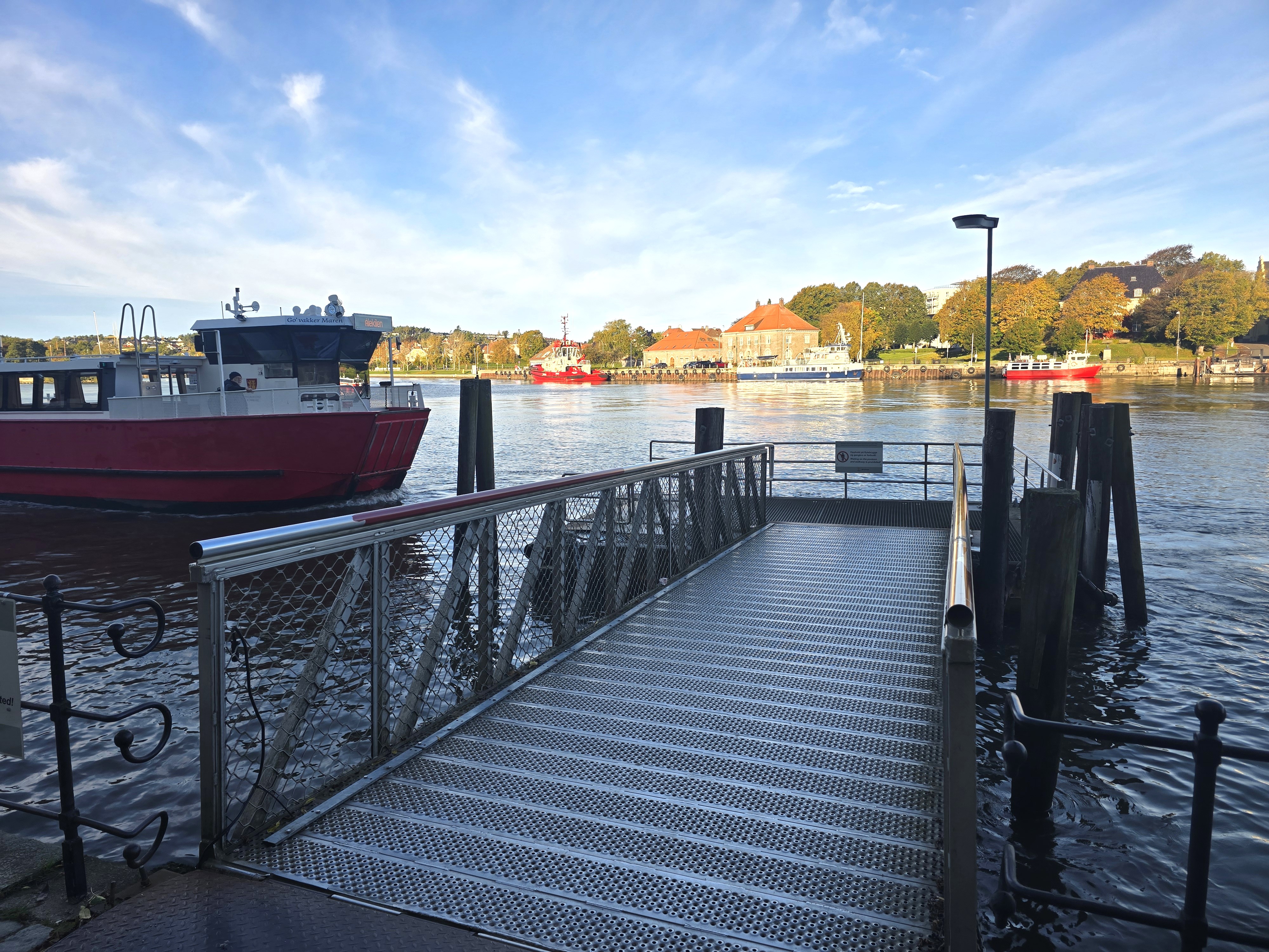 Gangveien fra fergeleiet og ned på potongen skal byttes ut