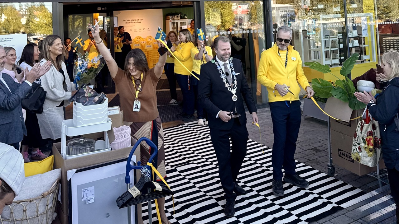 Ines da Silva, omni area manager IKEA Norge, Arne Sekkelsten, ordfører i Fredrikstad og butikksjef Arnar Jonason