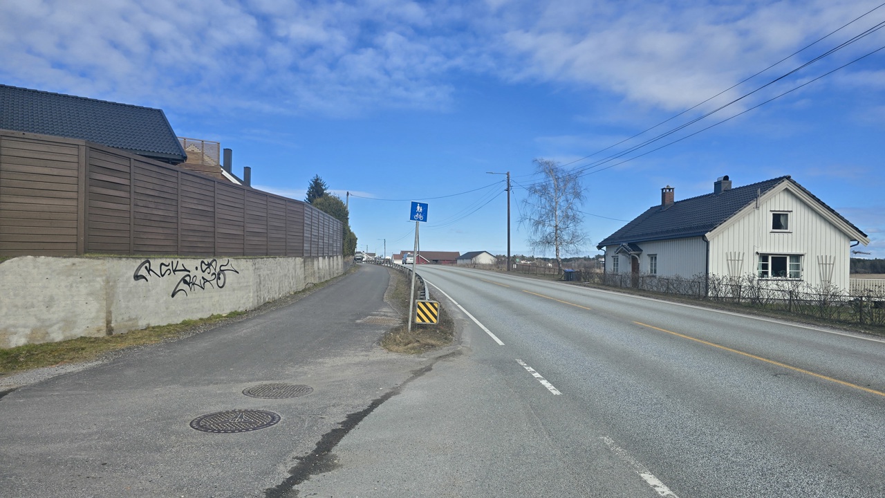 Sarpsborgveien ved krysset med Wielsgaards vei